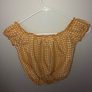 Brandy Melville Cropped patterned top